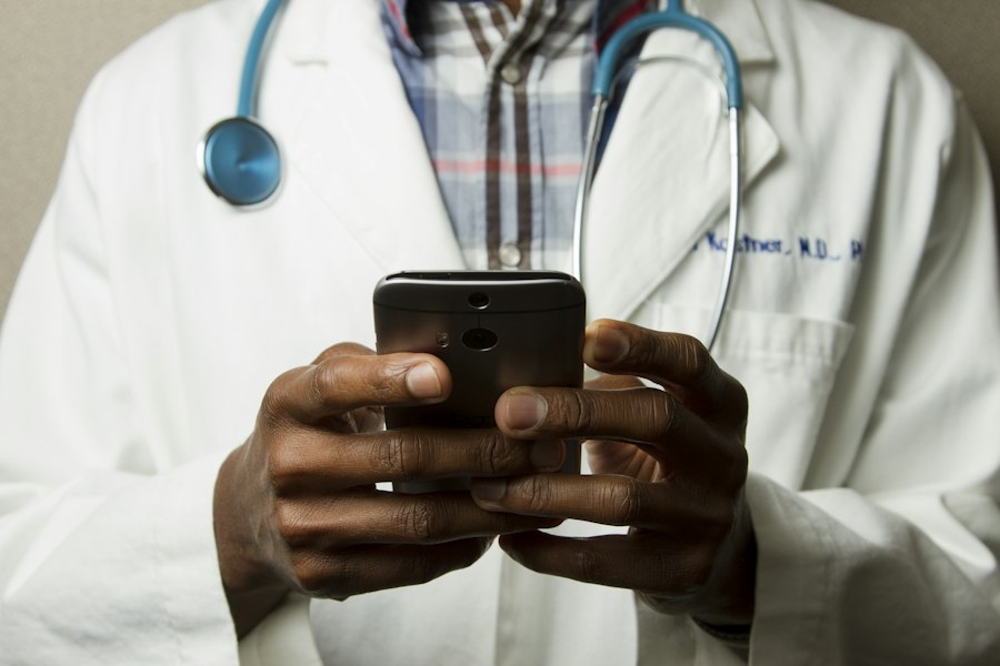 Soignante Croix-Rouge en intervention santé au Congo